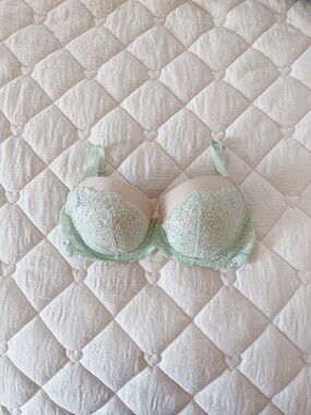 𝜗𝜚Victoria’s Secret Dream Angels soft blue lace rhinestone Lined Demi bra